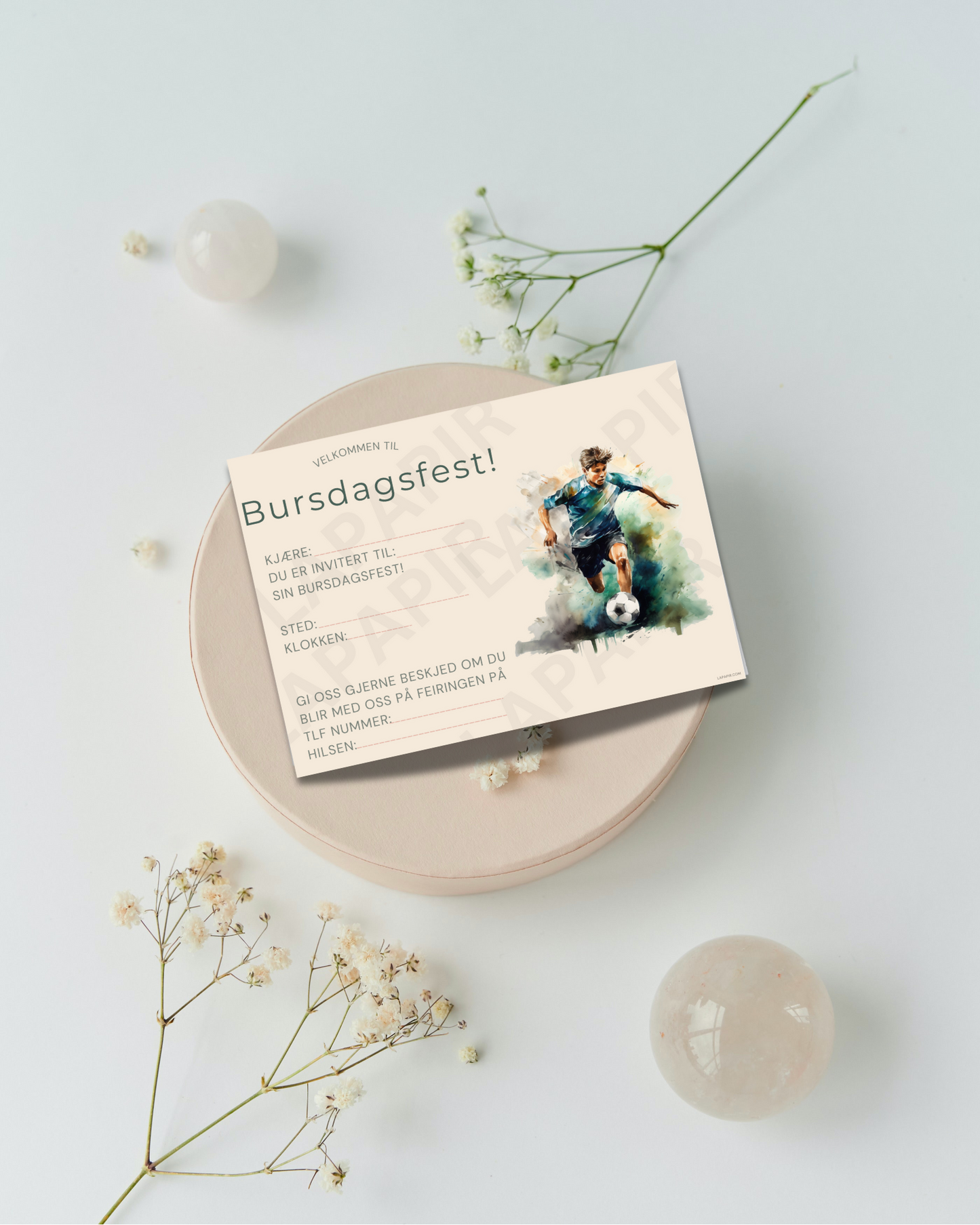 invitasjonskort til barnebursdag, fotballtema, utskrivbare invitasjoner, hjemmeutskrift, PDF bursdagsinvitasjon, barneinvitasjon, printbare bursdagskort, ferdige invitasjoner, bursdagsfeiring, barnebursdag.